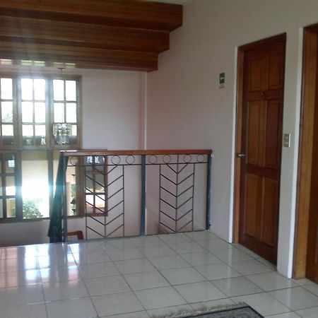 Hotel Los Pinos マナグア エクステリア 写真
