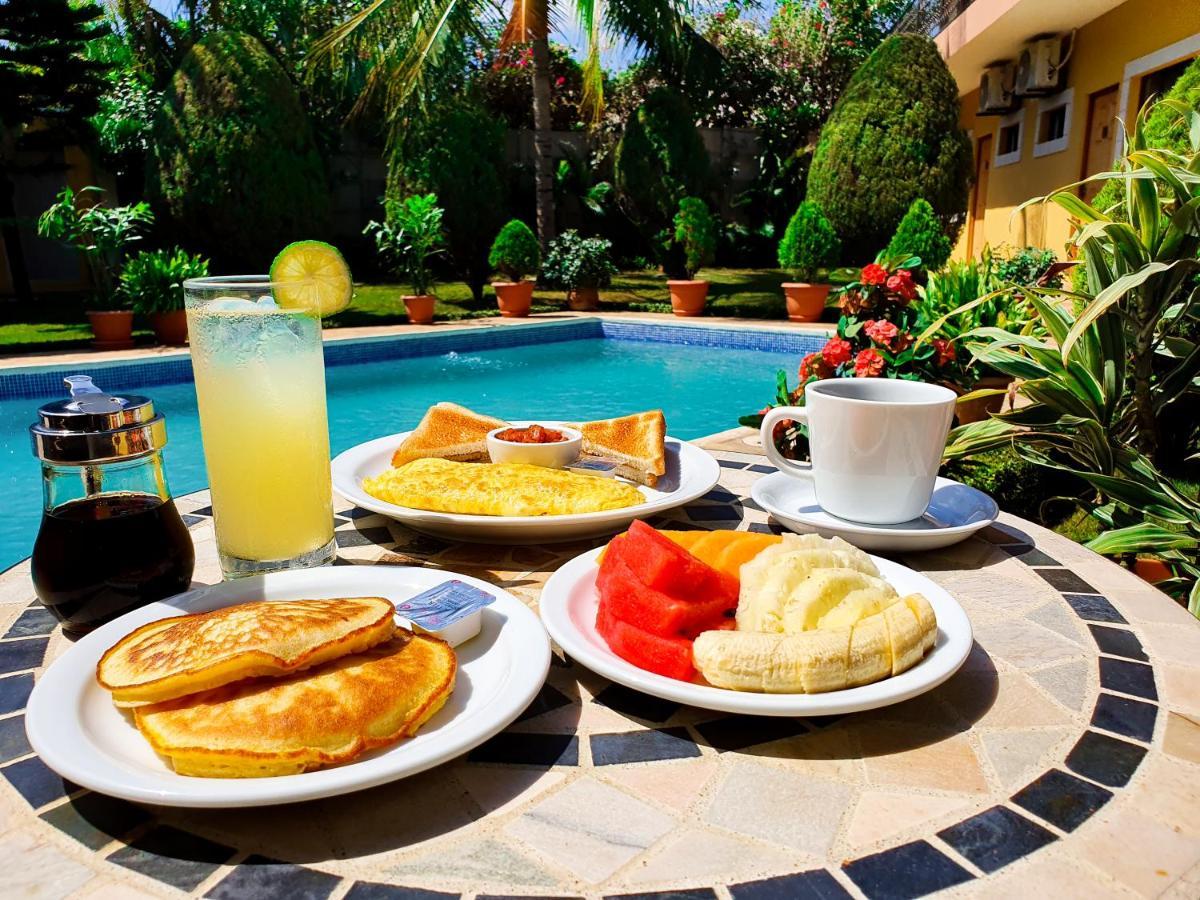 Hotel Los Pinos マナグア エクステリア 写真