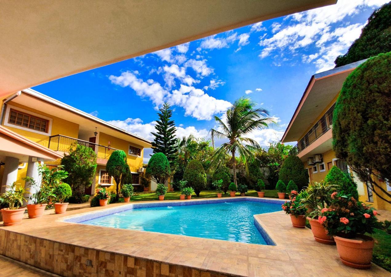 Hotel Los Pinos マナグア エクステリア 写真