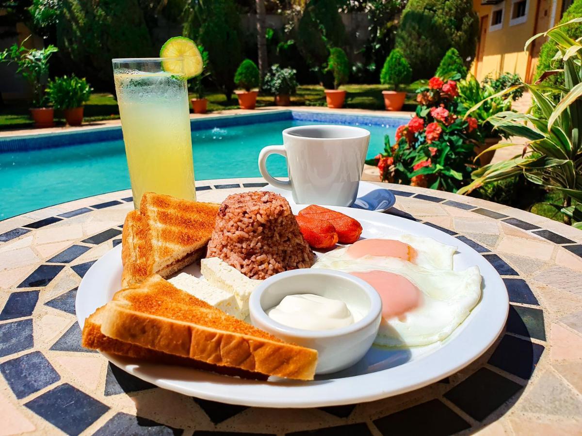 Hotel Los Pinos マナグア エクステリア 写真