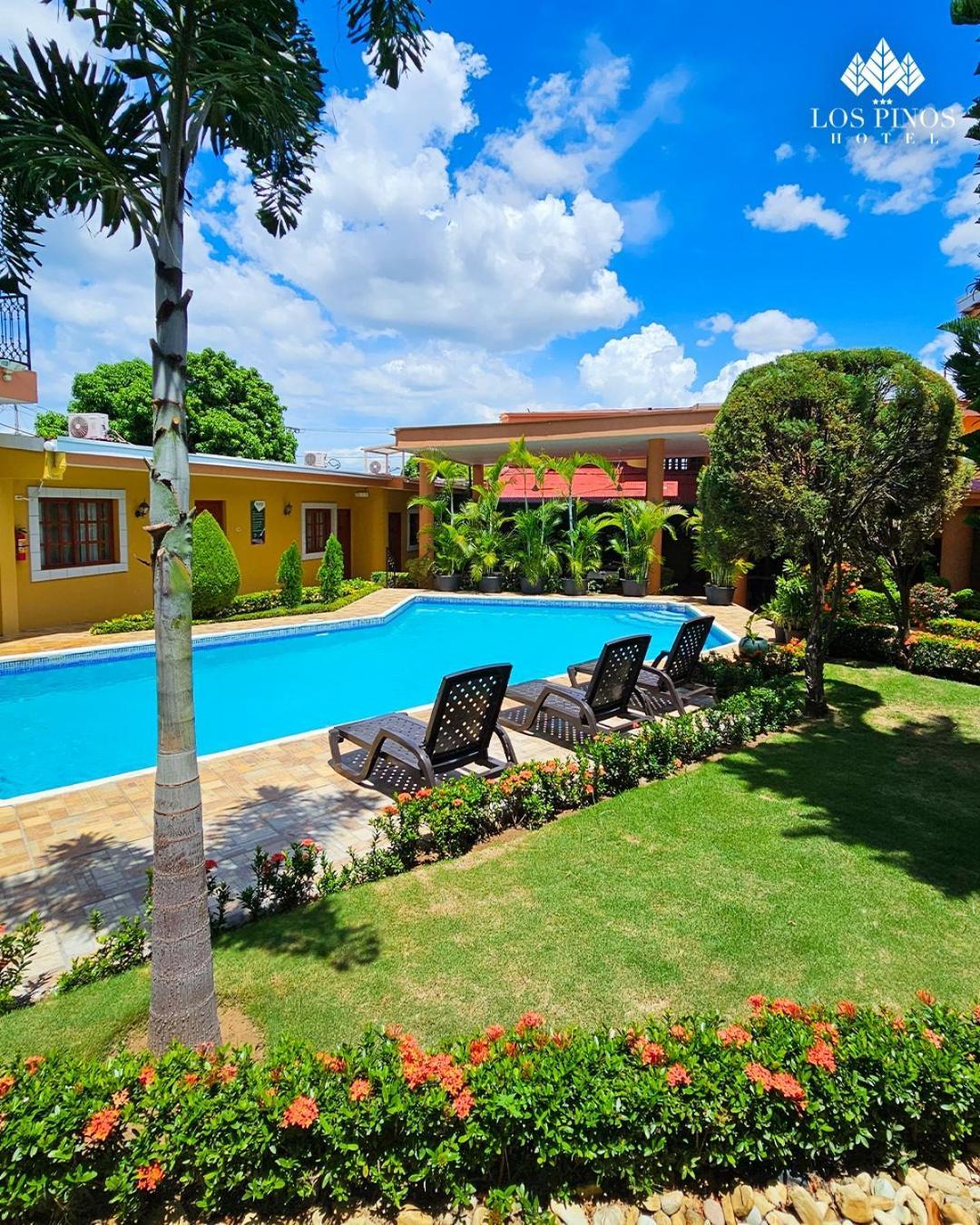 Hotel Los Pinos マナグア エクステリア 写真