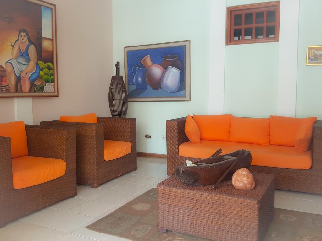 Hotel Los Pinos マナグア エクステリア 写真