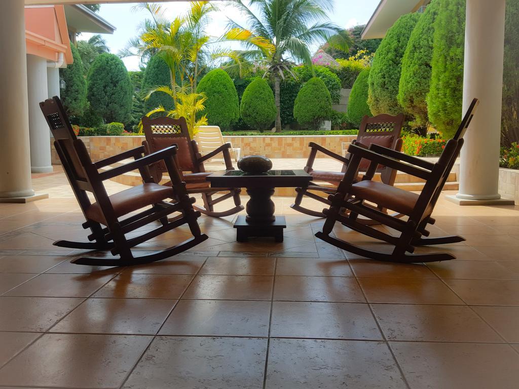 Hotel Los Pinos マナグア エクステリア 写真