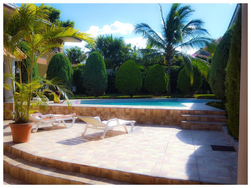 Hotel Los Pinos マナグア エクステリア 写真