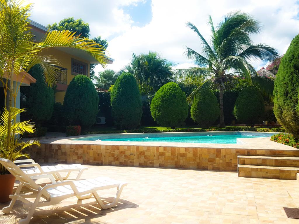 Hotel Los Pinos マナグア エクステリア 写真