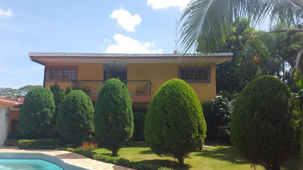 Hotel Los Pinos マナグア エクステリア 写真