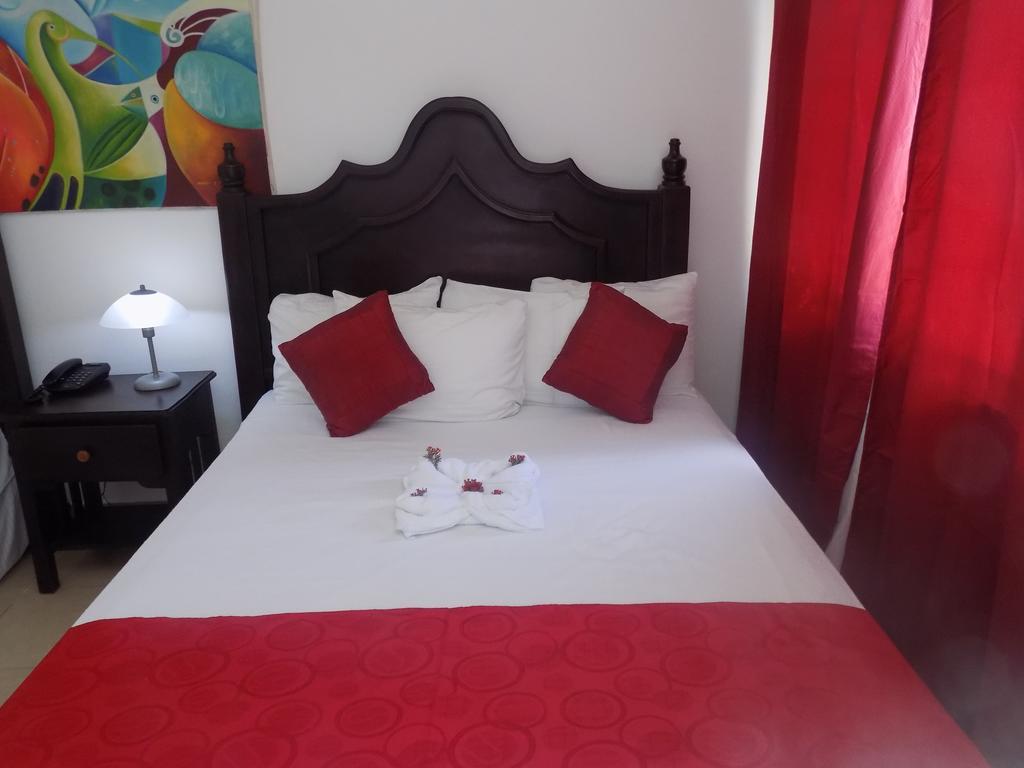 Hotel Los Pinos マナグア エクステリア 写真