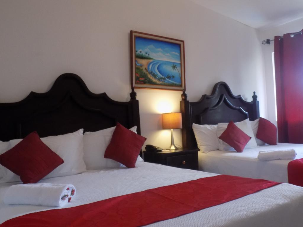 Hotel Los Pinos マナグア エクステリア 写真
