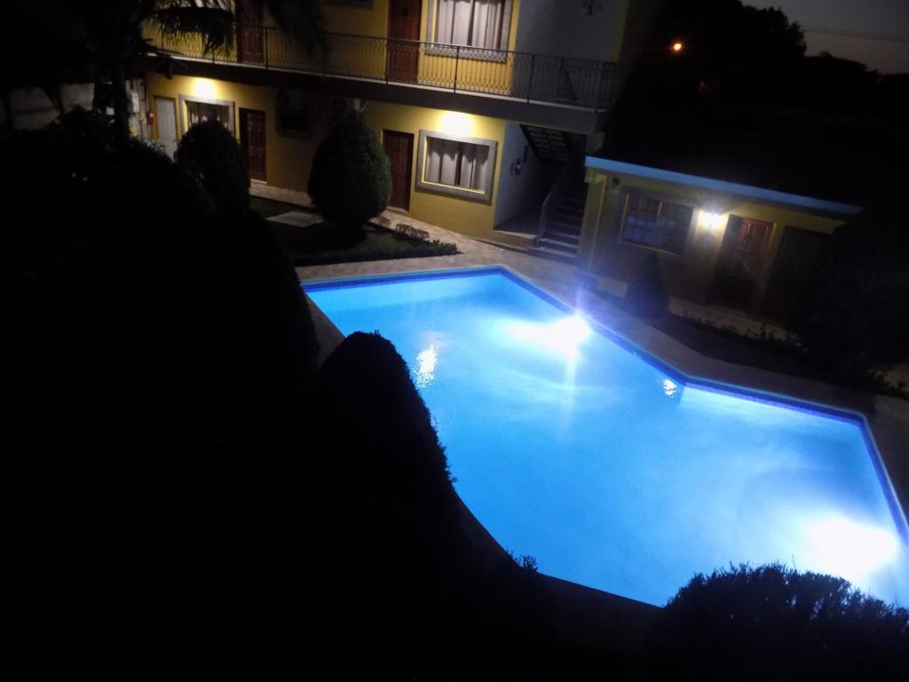 Hotel Los Pinos マナグア エクステリア 写真