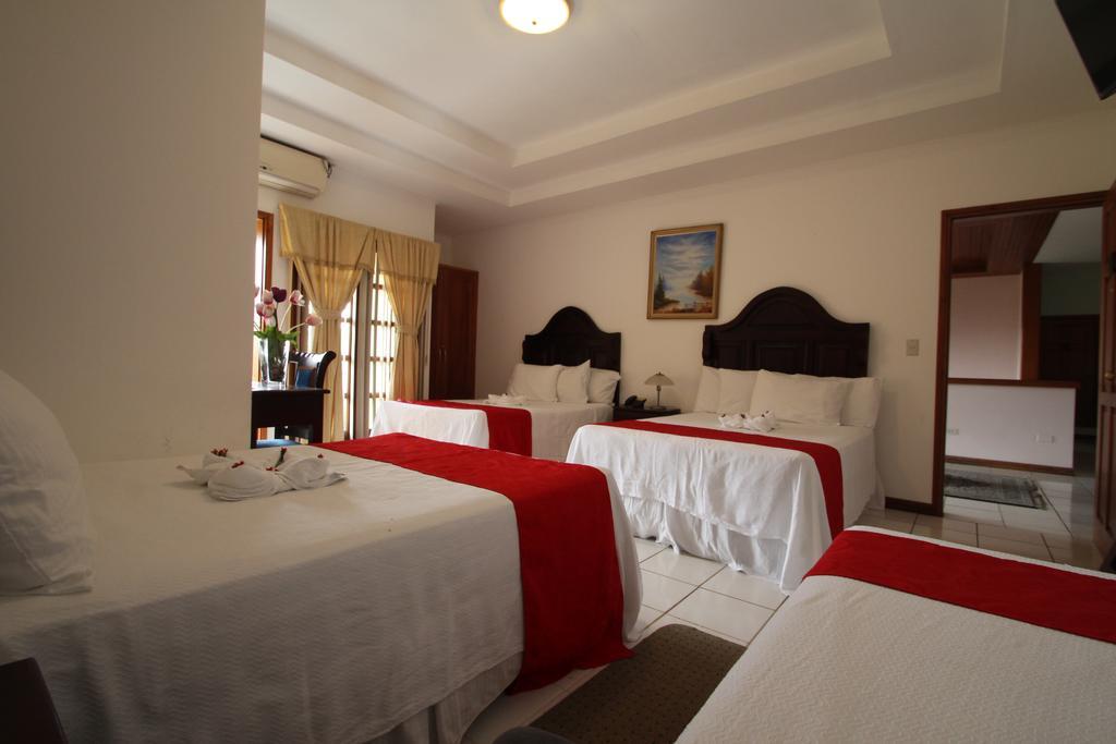 Hotel Los Pinos マナグア エクステリア 写真