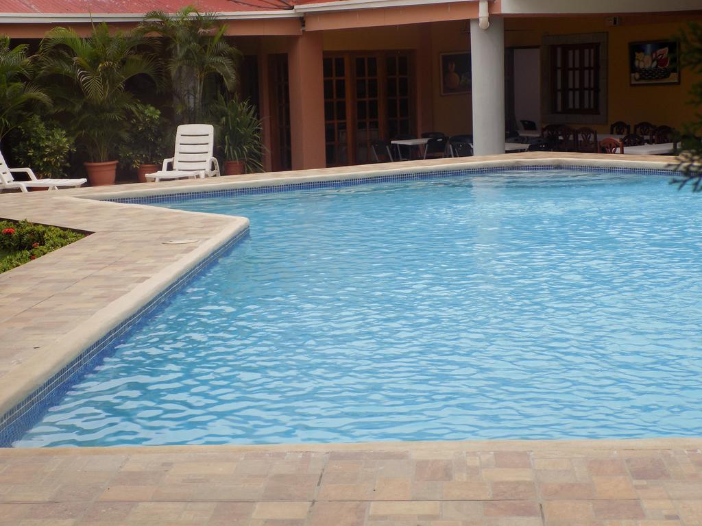 Hotel Los Pinos マナグア エクステリア 写真