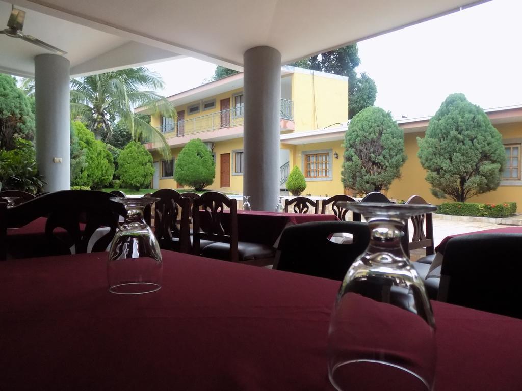 Hotel Los Pinos マナグア エクステリア 写真