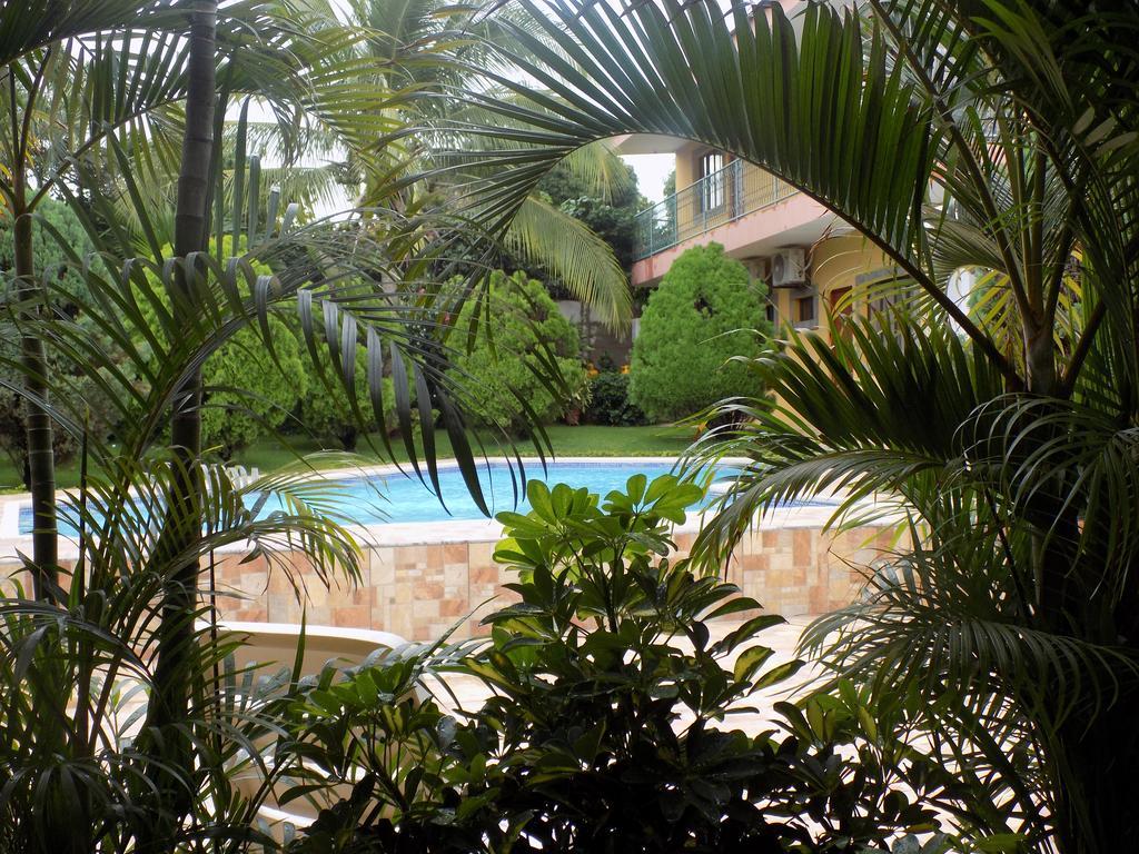 Hotel Los Pinos マナグア エクステリア 写真