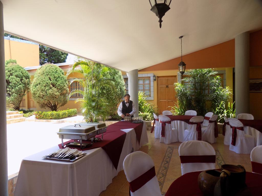 Hotel Los Pinos マナグア エクステリア 写真