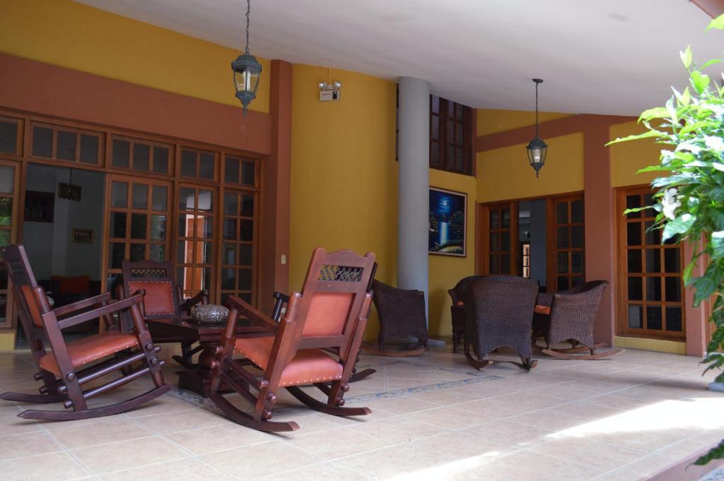 Hotel Los Pinos マナグア エクステリア 写真