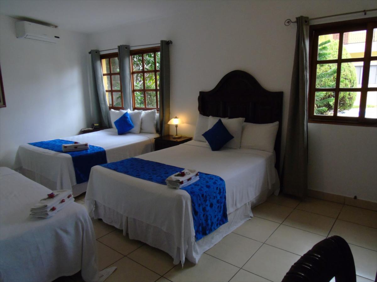 Hotel Los Pinos マナグア エクステリア 写真