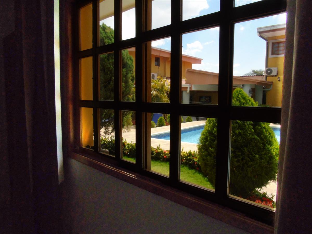 Hotel Los Pinos マナグア エクステリア 写真
