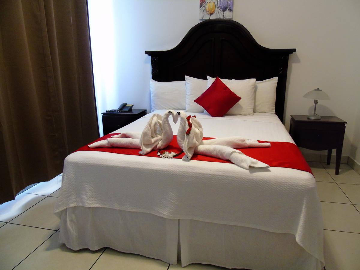Hotel Los Pinos マナグア エクステリア 写真
